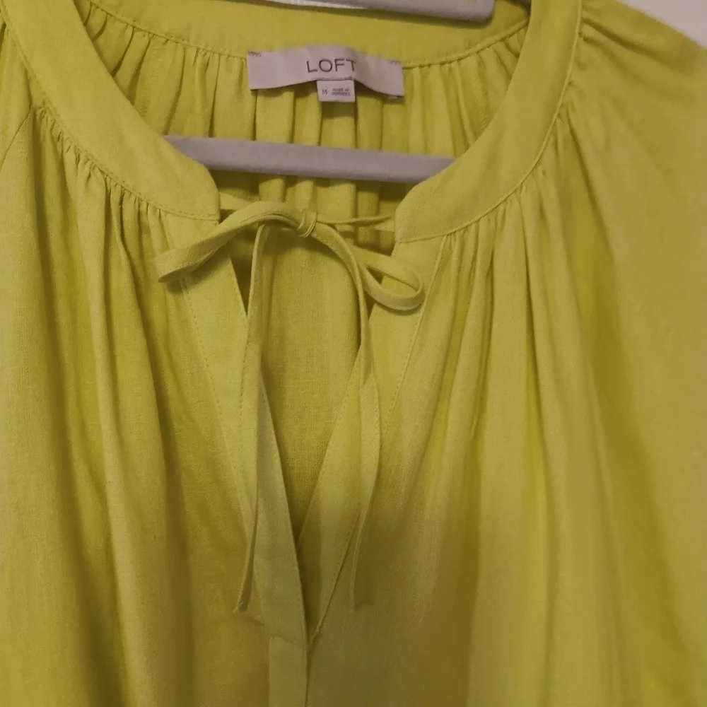 Loft Chartreuse Linen Blend Tie Neck Puff Short Sleeves Peasant Top Blouse‎ M